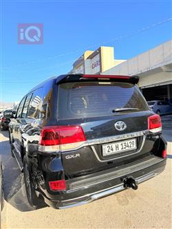 تۆیۆتا لاند کروزەر